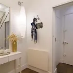 Apartment Two Bedroom Luxury - Balcony With View Of Notre Dame