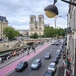 Two Bedroom Luxury - Balcony With View Of Notre Dame Apartment *