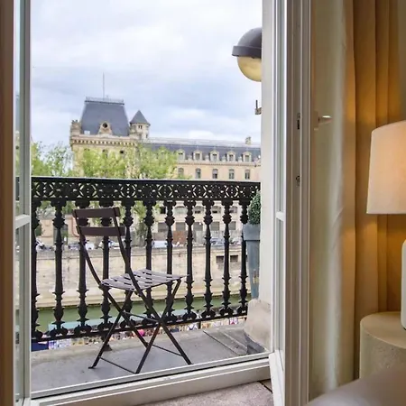 Two Bedroom Luxury - Balcony With View Of Notre Dame * Paris