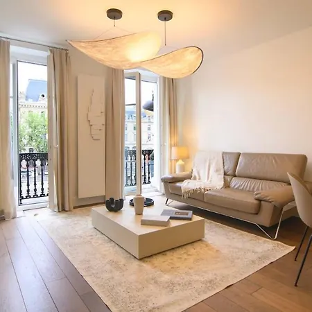 Two Bedroom Luxury - Balcony With View Of Notre Dame *