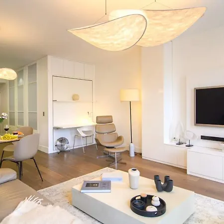 Two Bedroom Luxury - Balcony With View Of Notre Dame Apartment