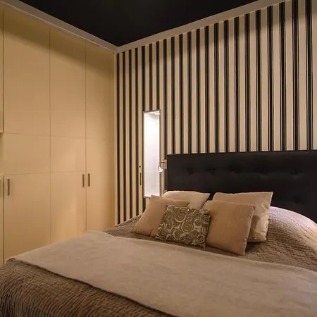 Two Bedroom Luxury - Balcony With View Of Notre Dame Διαμέρισμα
