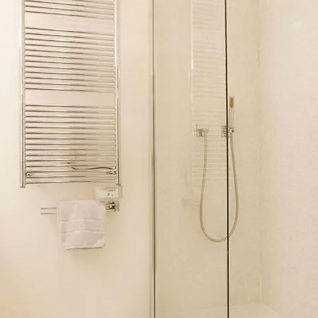 Two Bedroom Luxury - Balcony With View Of Notre Dame Διαμέρισμα *