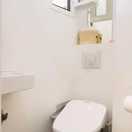 Two Bedroom Luxury - Balcony With View Of Notre Dame *