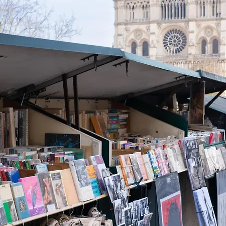 Two Bedroom Luxury - Balcony With View Of Notre Dame