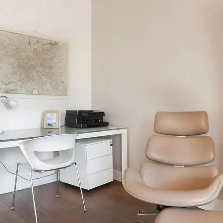 Two Bedroom Luxury - Balcony With View Of Notre Dame